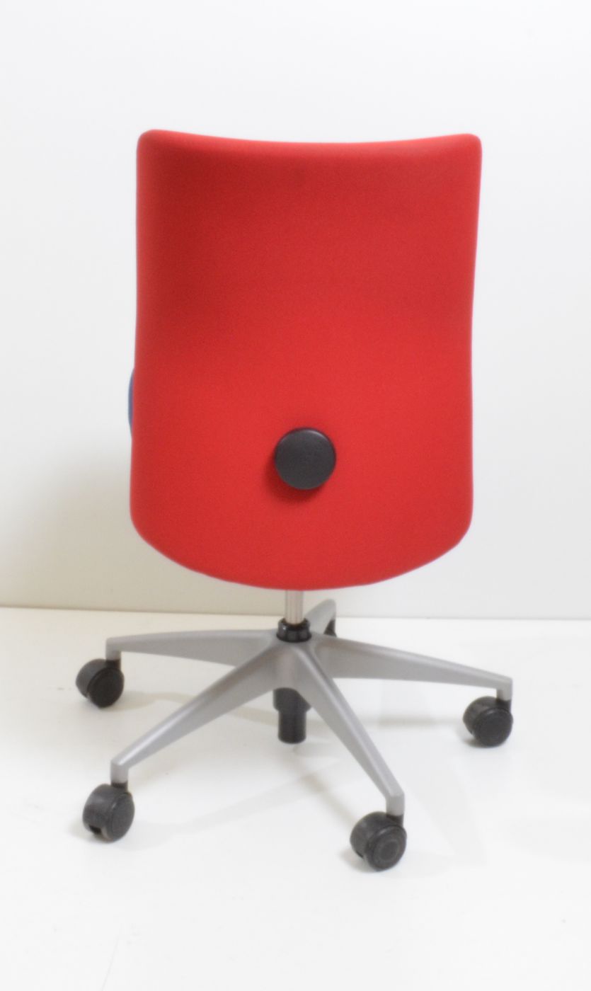 Drehstuhl XP - blau/rot - Girsberger