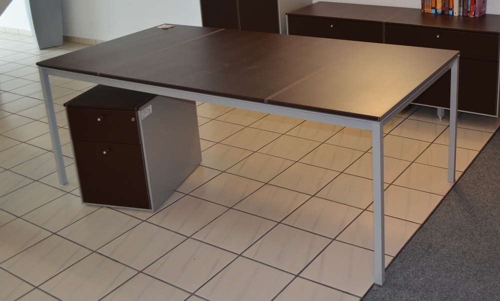 Corium Schreibtisch mit Rollcontainer - Lederbezogen - Fantoni