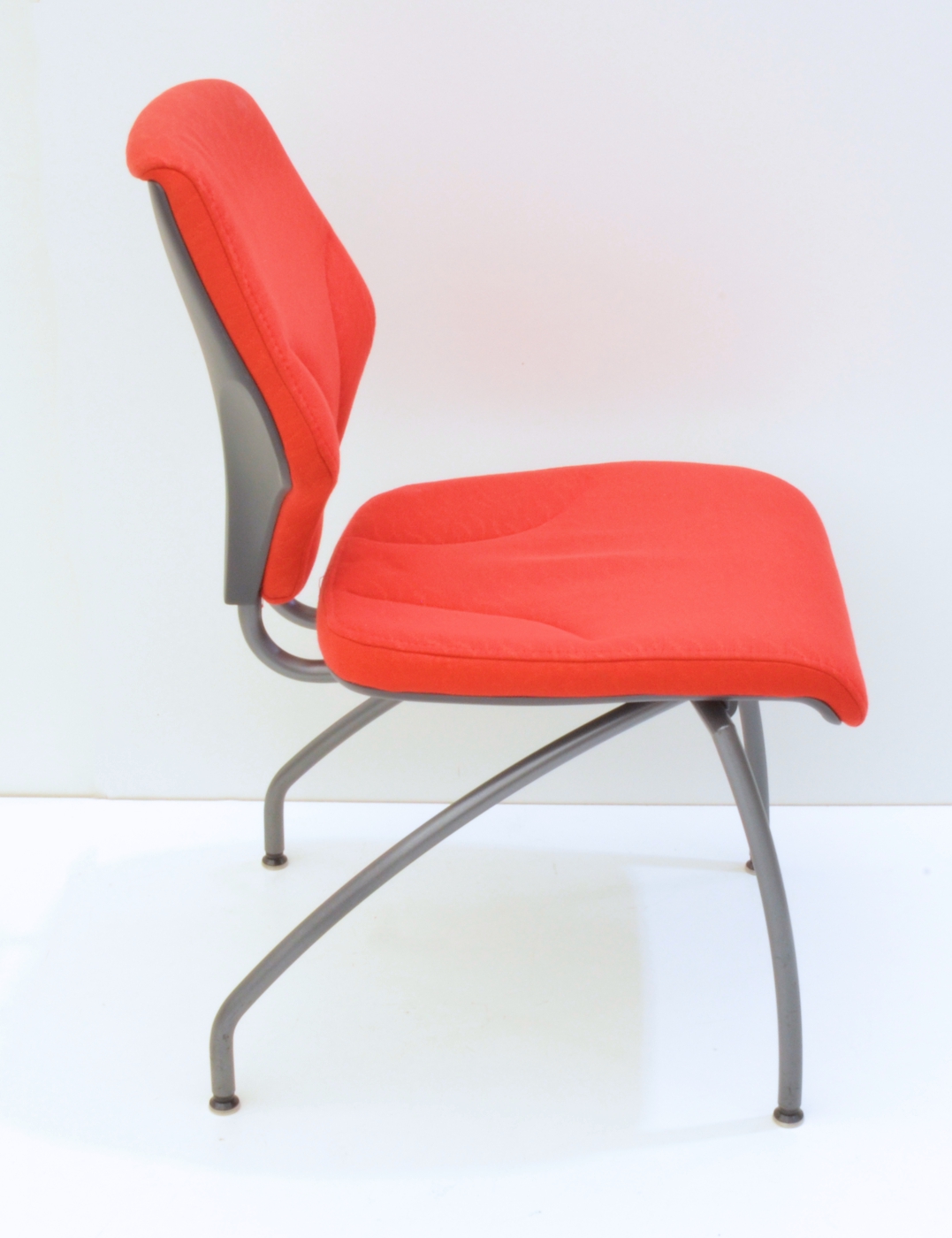 Giroflex 64-3204 Besucherstuhl - rot/anthrazit