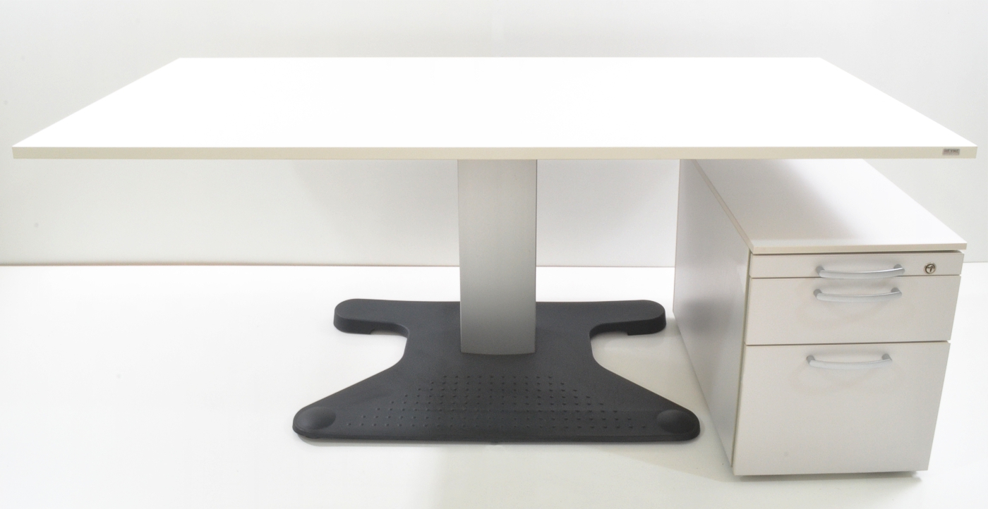 Rose + Krieger Schreibtisch - 180 cm, elektrisch höhenverstellbarRose + Krieger Schreibtisch - 180 cm, elektrisch höhenverstellbar