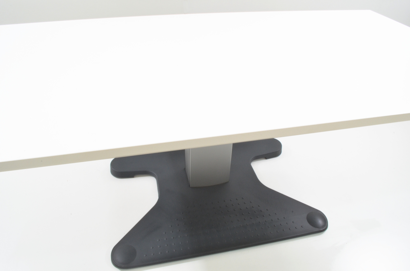 Rose + Krieger Schreibtisch - 180 cm, elektrisch höhenverstellbarRose + Krieger Schreibtisch - 180 cm, elektrisch höhenverstellbar