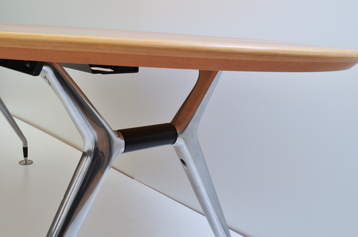 Schreibtisch 210 cm - Echtholzfurnier Buche - König + Neurath