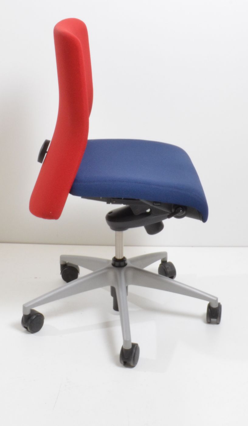 Drehstuhl XP - blau/rot - Girsberger