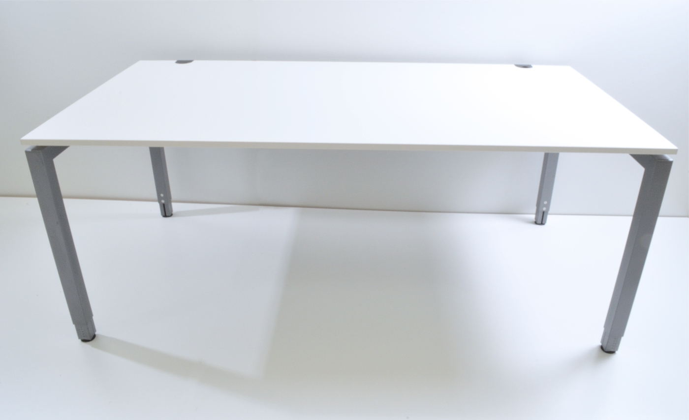 Schreibtisch - 180 cm - höhenverstellbar - arktisweiß - Schärf