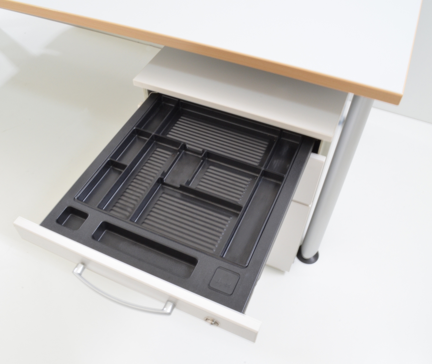 Schreibtisch - 200 cm - weißgrau - mit Rollcontainer - Haworth / dyes