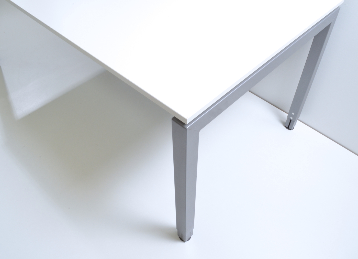 Schreibtisch - 180 cm - höhenverstellbar - arktisweiß - Schärf